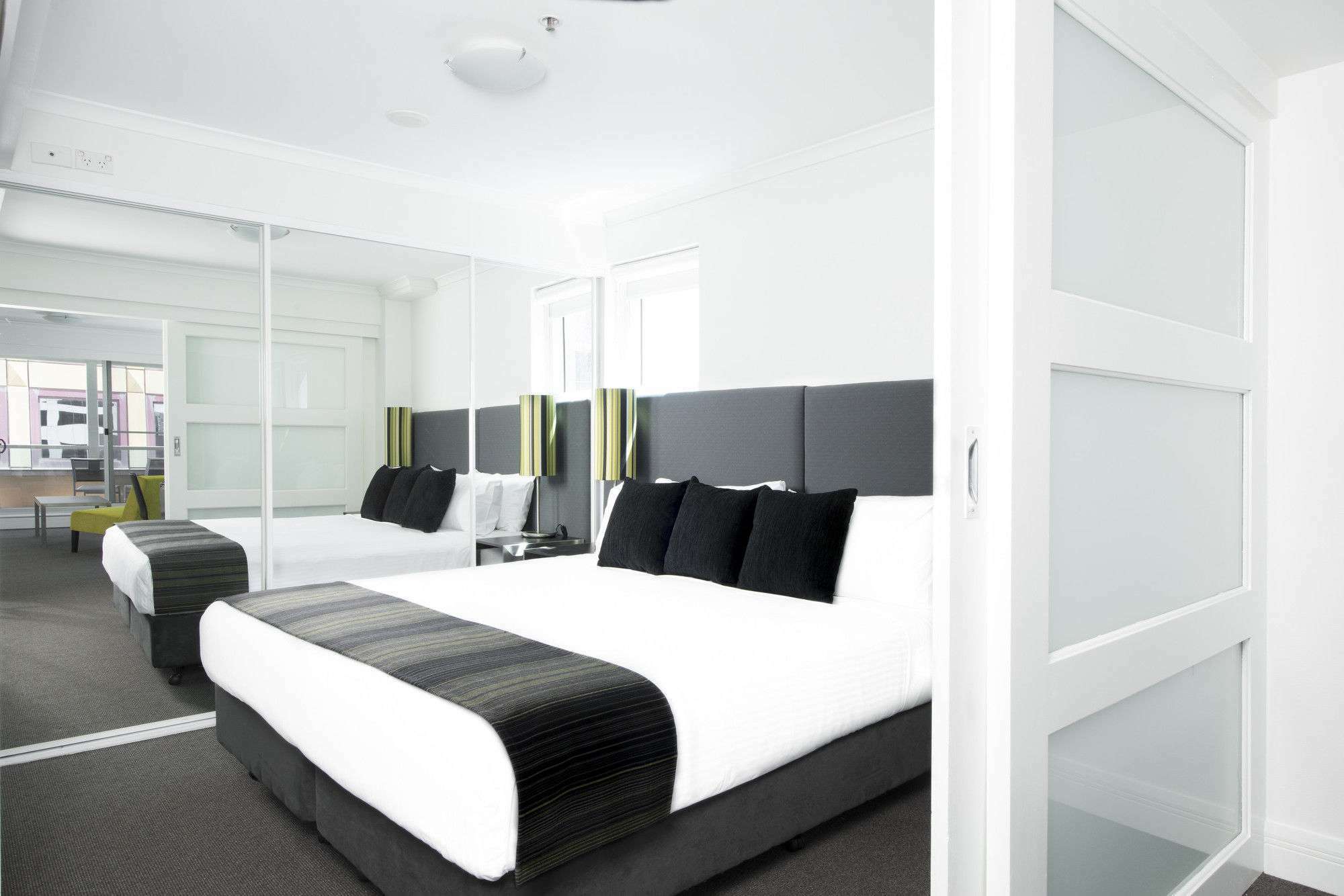 มันตรา ออน เคนต์ ซิดนีย์ Aparthotel ภายนอก รูปภาพ